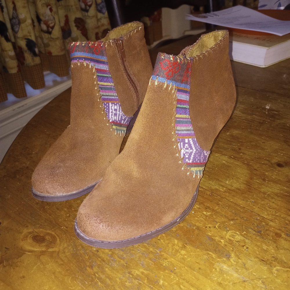 BC Footwear Brown Ankle Boots with Elastic Panels